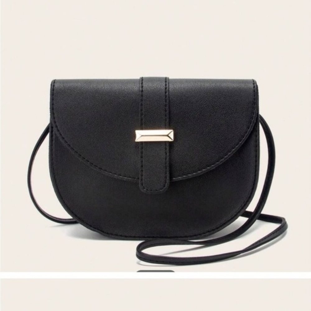 NWT Moda black saddlebag cross body purse.